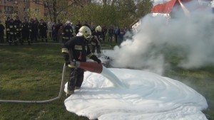 PIKNIK STRAŻACKI ROZPOCZĄŁ SEZON LETNICH IMPREZ NA WZGÓRZU ZAMKOWYM W DZIERZGONIU – 01.05.2015