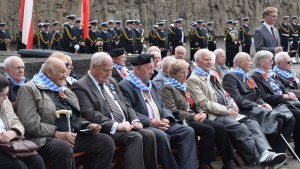 WIECZOREK PATRIOTYCZNY Z UDZIAŁEM WIĘZNIÓW Z KL STUTTHOF W GIMNAZJUM  W MIKOSZEWIE - 9.05.2015