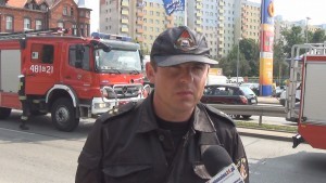 DWIE OSOBY DOROSŁE I JEDNO DZIECKO. KOLIZJA DWÓCH AUT NA AL.RODŁA W MALBORKU - 07.08.2015