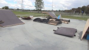 PRZY SZKOLE PODSTAWOWEJ NR 3 W MALBORKU POWSTAJE SKATE PARK – 10.09.2015