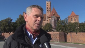 Madonna ponownie spojrzy na Malbork. Do zainstalowania została głowa figury – 01.10.2015