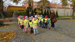 Dzieci z Przedszkola Nr. 10 w Malborku uczciły pamięć poległych pod Pomnikiem poświęconym Pamięci Armii Krajowej - 29.10.2015