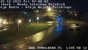 Pod prąd po rondzie. Niebezpieczna sytuacja Lotników Polskich w Malborku - 25.12.2015