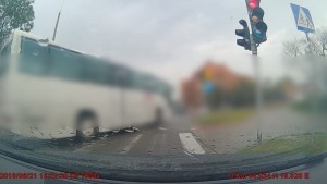 Malbork: Kierowca prywatnej linii autobusowej przejeżdża na czerwonym świetle - 21.06.2016