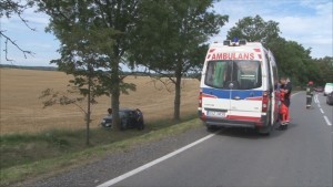 30-latka Passatem zjechała z drogi i uderzyła w drzewo na trasie Gościszewo – Sztum – 12.08.2016