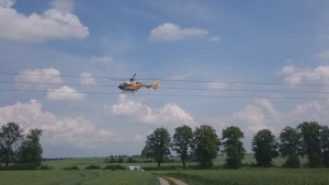 Wypadek na DW 515. Samochód dostawczy uderzył w drzewo. Jedna osoba zabrana przez śmigłowiec LPR - 20.06.2017