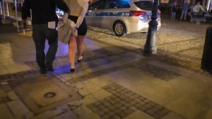 Środki psychoaktywne w drinkach. Klienci tracili w noc nawet kilkaset tysięcy złotych. Gigantyczna akcja policji w znanym klubie nocnym.