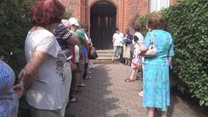 Mieszkanka Malborka apelowała o sprawiedliwość przed sądem. Manifestacja przebiegła spokojnie – 17.08.2017