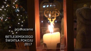 Malborscy harcerze przynieśli mieszkańcom Betlejemskie Światło Pokoju - 20.12.2017