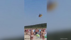 Trzy utonięcia jednego dnia. Na plaży w Jantarze lądował LPR. Z wody wyciągnięto również 12- letniego chłopca. 