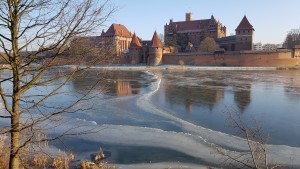 Ciekawość to pierwszy stopień do nieszczęścia – dlaczego nie wolno chodzić po zmarzniętych rzekach?