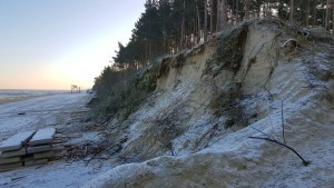 Zobacz jak sztorm zniszczył wejście nr 69 na plaże w Stegnie 