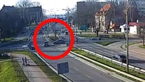 Tylko refleks kierowcy Audi uchronił przed tragedią.