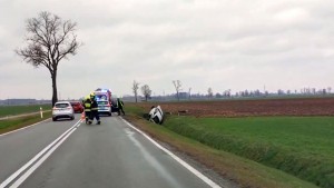 DK22. Mężczyzna trafił do szpitala po wypadku za Starym Polem. Zobacz wideo.