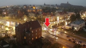 Malbork. Potrącił pieszego na czerwonym. Zobacz pełne nagranie wideo.