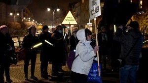 Malbork. Świecą przykładem i noszą odblaski – wspólny happening seniorów i policjantów.