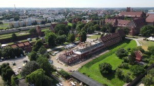 Przedzamcze Zamku Malbork: Przebudowa zabytkowych budynków gospodarczych - lipiec 2022 [wideo, foto]