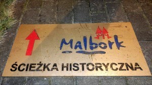 Malbork. Kolejne elementy ścieżki historycznej – czy są bezpieczne dla pieszych?