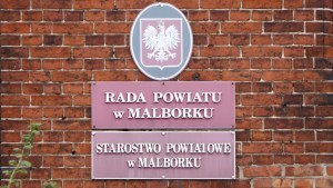 Malbork. Nadzwyczajna sesja Rady Powiatu – oglądaj na żywo.