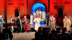 Opera Straszny Dwór w Sewilli.  Wystąpili soliści, orkiestra i chór Fundacji AVANGART