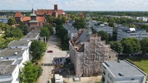 Malbork. Trwa modernizacja Staromiejskiego Ratusza – zobacz nagranie z drona TvMalbork