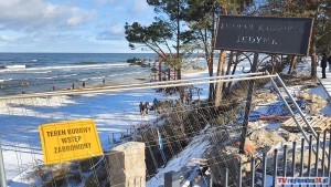 Stegna. Trwa przebudowa zejść na plażę wraz z budową promenady, elementów małej infrastruktury i oświetlenia. Wideo i zdjęcia - zobacz postęp prac luty 2025