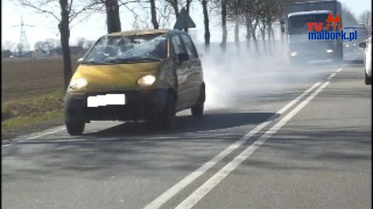 SZOK ! Daewoo Matiz dachuje - po czym jedzie dalej... - 05.04.2012 - aktualizacja:&#8230;