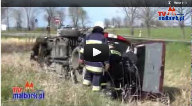 Mercedes kilkukrotnie koziołkował. Zdarzenie drogowe na drodze K55 w&#8230;