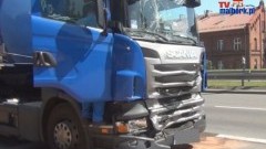 Scania wjechała w Renault przewożące paliwo płynne w centrum miasta