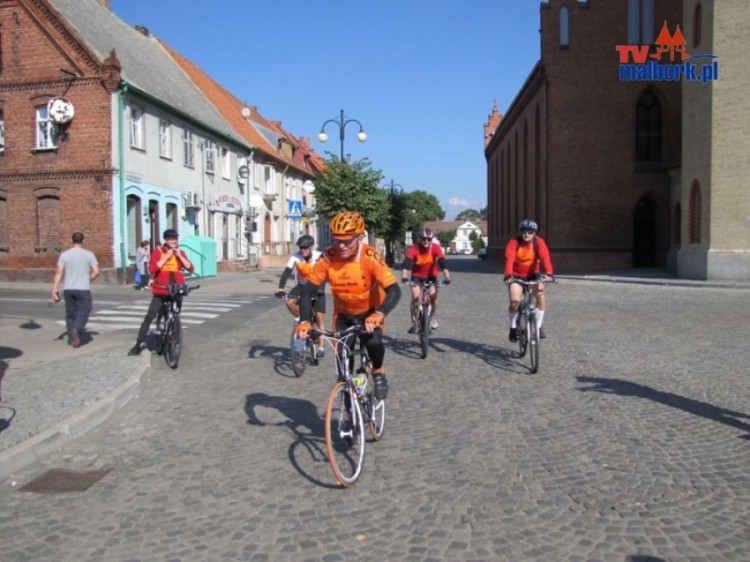 Uczestnicy maratonu rowerowego Żuławy Wkoło gościli w Nowym Stawie&#8230;