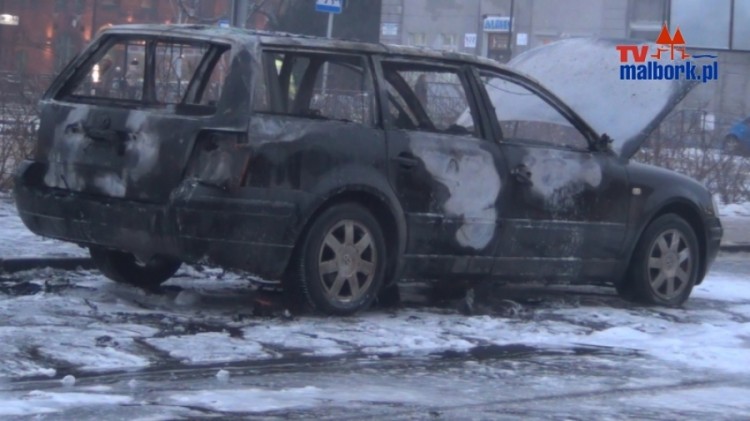 Malbork: płonący samochód na ul. Żelaznej - 19.12.2012