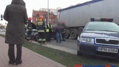 KIERUJĄCA AUDI UDERZYŁA W TIRA NA RODŁA W MALBORKU - 12.11.2013