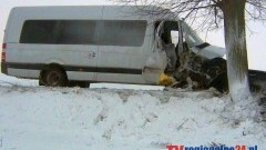 KOLEJNY AUTOBUS UDERZYŁ W DRZEWO. TYM RAZEM W MIKOŁAJKACH - 06.12.2013