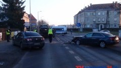 TRZY OSOBY W SZPITALU. LETNIE ŁYSE OPONY I BRAWURA PRZYCZYNĄ WYPADKU DROGOWEGO NA SIKORSKIEGO W MALBORKU - 31.12.2013
