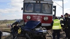 60-LATEK ZGINĄŁ NA PRZEJEŹDZIE KOLEJOWYM W MIKOŁAJKACH POMORSKICH - 26.03.2014