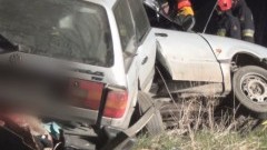 UDERZYŁ PASSATEM W DRZEWO W KACZYNOSIE. POMIMO 40 MIN. REANIMACJI KIEROWCA ZMARŁ - 01.04.2014 