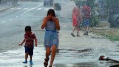 KURTYNA WODNA PSP Z MALBORKA KONKURUJE Z FONTANNĄ. MOKRA NIESPODZIANKA DLA MIESZKAŃCÓW I TURYSTÓW – 29.07.2014