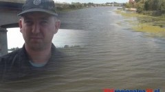 STRAŻAK URATOWAŁ 50-LATKA, KTÓRY CHCIAŁ TARGNĄĆ SIĘ NA ŻYCIE SKACZĄC Z MOSTU NA NOGACIE - 02.09.2014