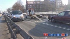 MALBORK W KORKU! PRZYCZYNĄ UTRUDNIEŃ JEST AWARIA SAMOCHODU NA MOŚCIE – 06.02.2015