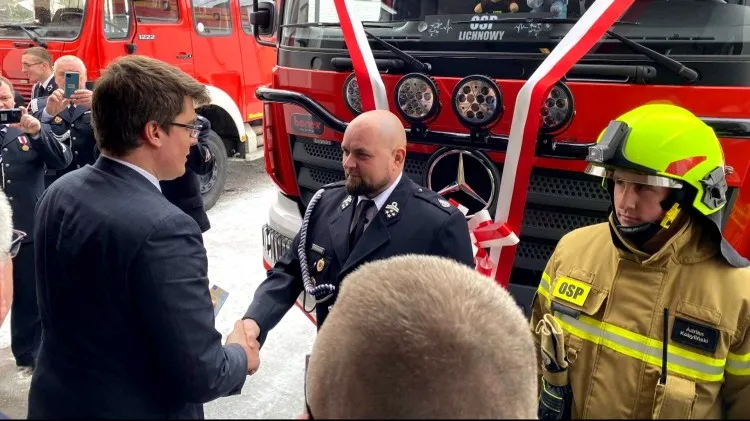 Gmina Lichnowy. Do strażaków – ochotników trafił nowy samochód.&#8230;