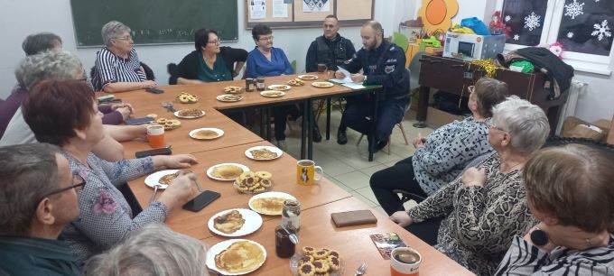 Powiat sztumski. Jak ustrzec się przed oszustwem? - spotkanie policjantów z seniorami.