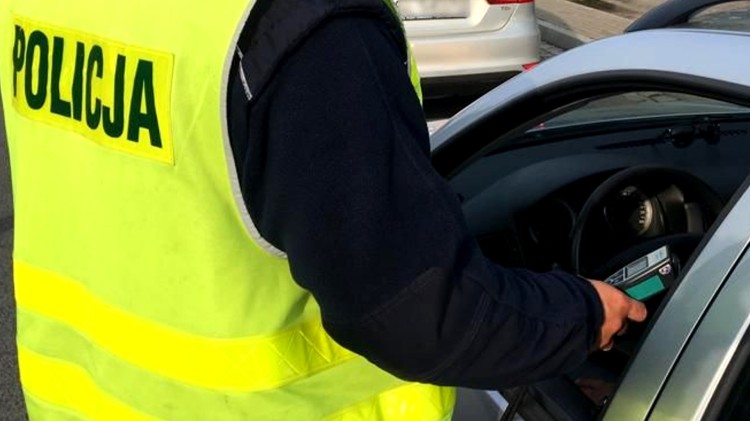 Powiat sztumski. Wracał z pracy samochodem – miał prawie 4 promile alkoholu.