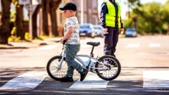 Nowy Dwór Gdański. Uwaga, kierowcy – dzisiaj policyjne działania NURD. Na celowniku przejścia dla pieszych.