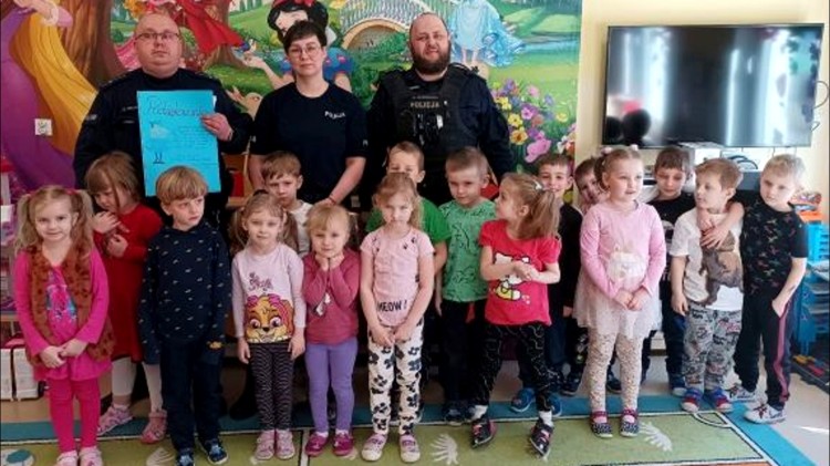Sztum. Przedszkolaki wiedzą, jak być bezpiecznym na drodze.