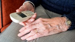 Malbork. Seniorka straciła 30 tys. zł i złotą biżuterię metodą na policjanta.