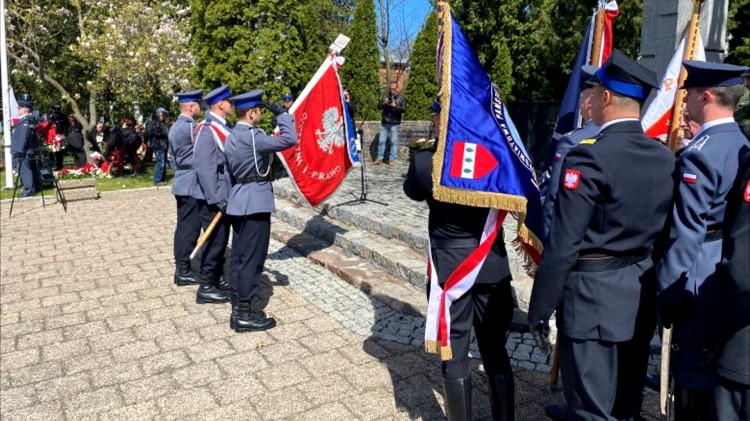 Sztum. Policjanci uczestniczyli w obchodach rocznicy uchwalenia Konstytucji Trzeciego Maja.
