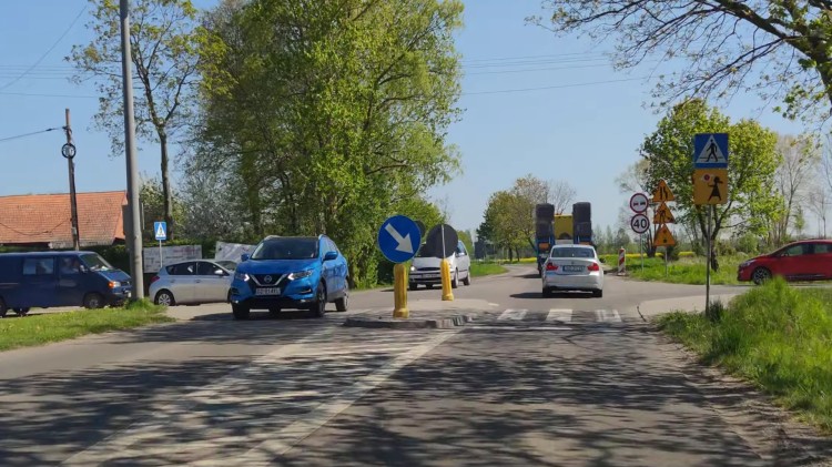 Kolejne utrudnienia w drodze nad morze ? trwają prace remontowe na DW502…