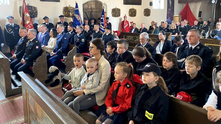 Nowy Dwór Gdański. Obchody Dnia Strażaka – parada pojazdów i msza święta.