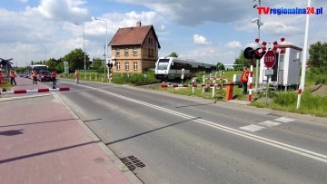 Przejazd kolejowy na ul. de Gaulle'a w Malborku z rogatkami i sygnalizacją&#8230;