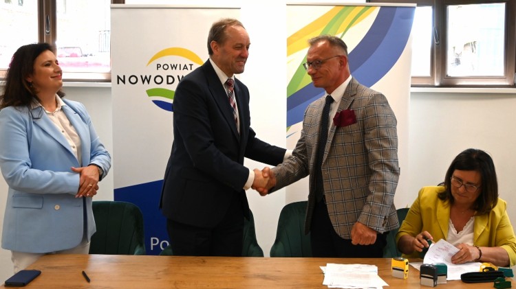 Nowy Dwór Gdański. Wkrótce przebudowa drogi powiatowej w Lubieszewie – podpisano umowę.